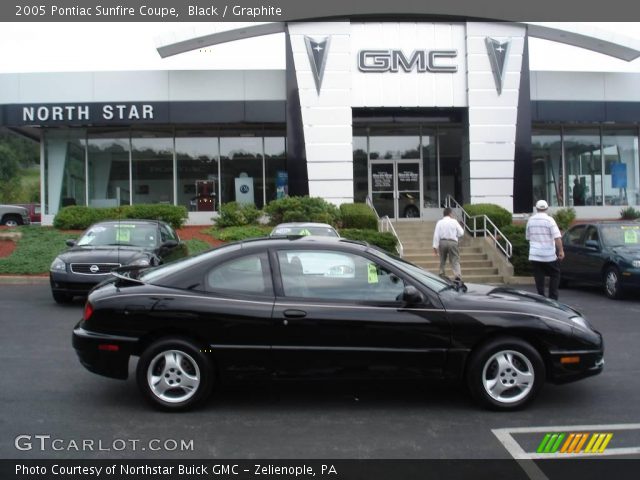 2005 Pontiac Sunfire Coupe in Black