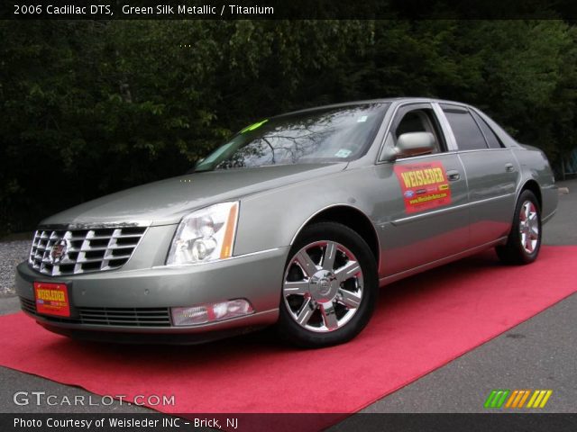 2006 Cadillac DTS  in Green Silk Metallic