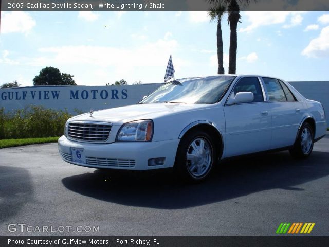 2005 Cadillac DeVille Sedan in White Lightning