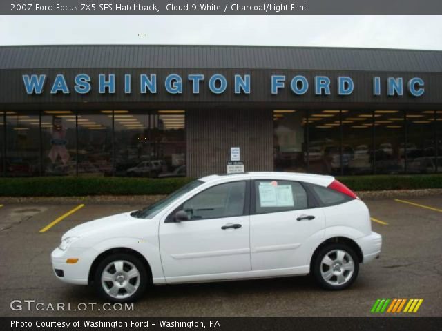 2007 Ford Focus ZX5 SES Hatchback in Cloud 9 White