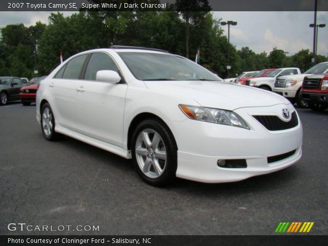 2007 Toyota Camry SE in Super White