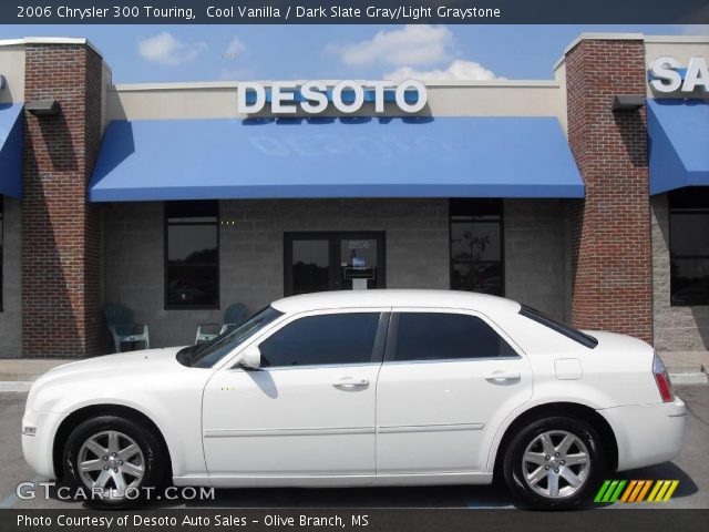 2006 Chrysler 300 Touring in Cool Vanilla