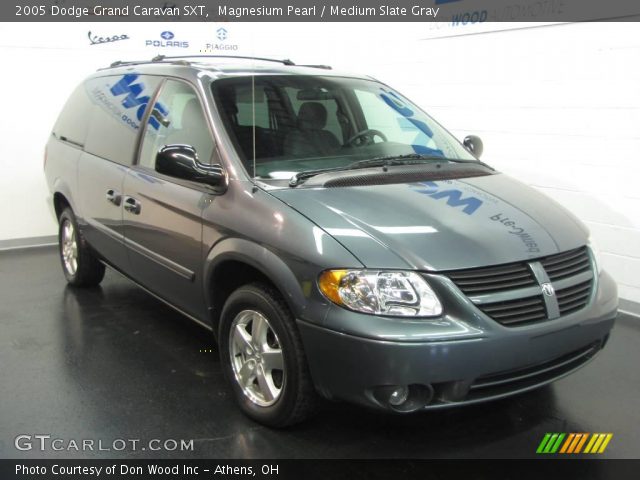 2005 Dodge Grand Caravan SXT in Magnesium Pearl