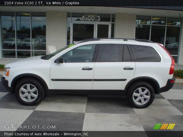 2004 Volvo XC90 2.5T in Ice White