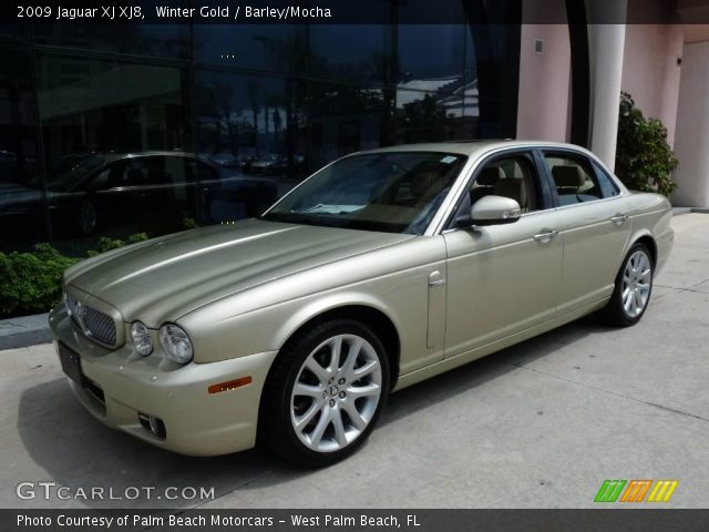 2009 Jaguar XJ XJ8 in Winter Gold