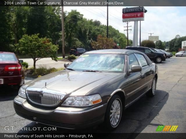 2004 Lincoln Town Car Signature in Charcoal Grey Metallic