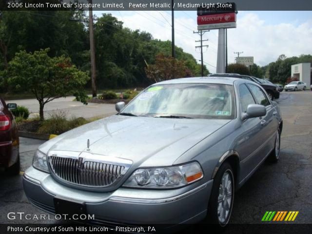 2006 Lincoln Town Car Signature Limited in Pewter Metallic