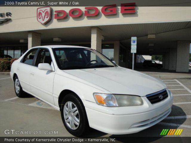 2000 Toyota Camry LE in Super White