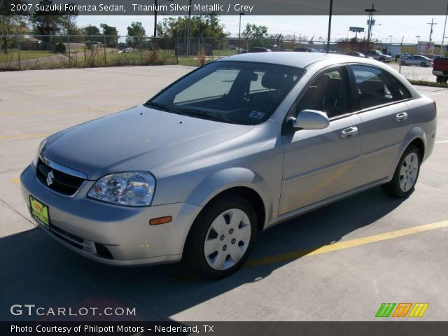 2007 Suzuki Forenza Sedan in Titanium Silver Metallic