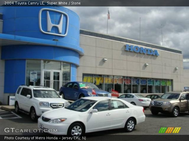 2004 Toyota Camry LE in Super White