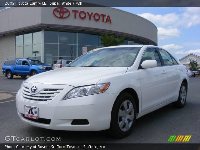 2009 Toyota Camry LE in Super White