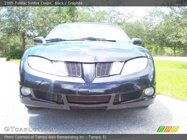 2005 Pontiac Sunfire Coupe in Black