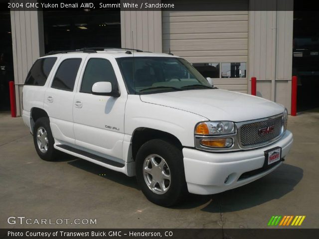 2004 GMC Yukon Denali AWD in Summit White