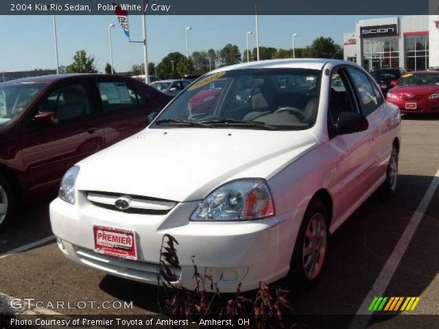 2004 Kia Rio Sedan in Polar White