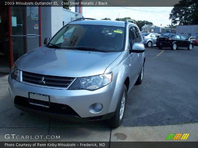 2009 Mitsubishi Outlander ES in Cool Silver Metallic