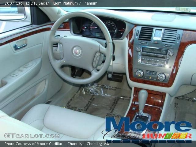 2007 Cadillac DTS Sedan in Light Platinum