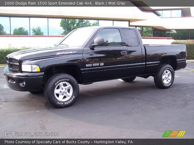 2000 Dodge Ram 1500 Sport Extended Cab 4x4 in Black