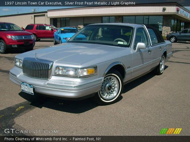 1997 Lincoln Town Car Executive in Silver Frost Pearl Metallic