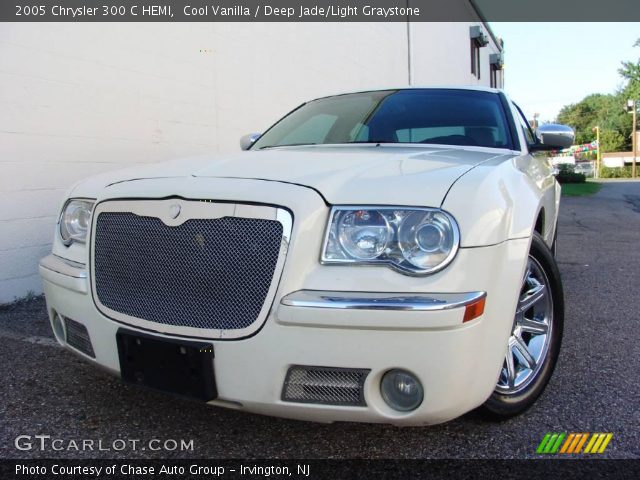 2005 Chrysler 300 C HEMI in Cool Vanilla