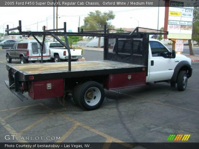 2005 Ford F450 Super Duty XL Regular Cab Chassis in Oxford White