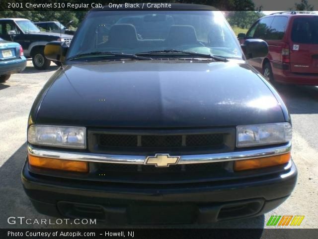 2001 Chevrolet S10 Regular Cab in Onyx Black