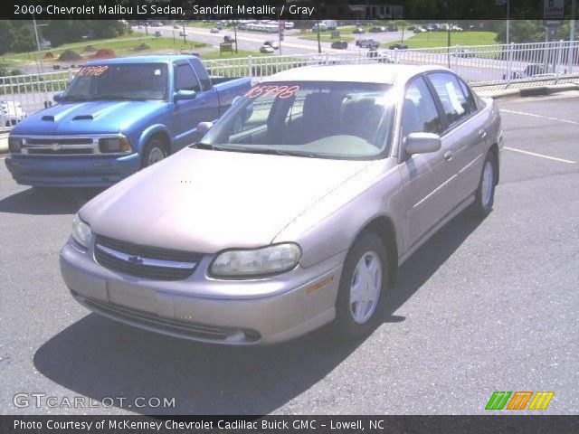 2000 Chevrolet Malibu LS Sedan in Sandrift Metallic