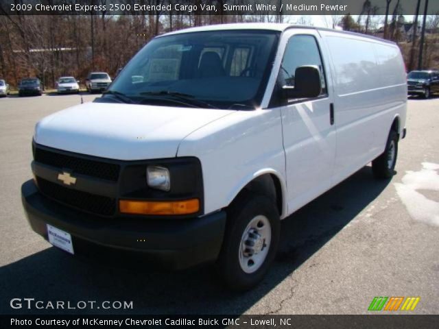 2009 Chevrolet Express 2500 Extended Cargo Van in Summit White