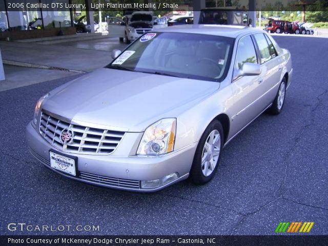 2006 Cadillac DTS Luxury in Light Platinum Metallic