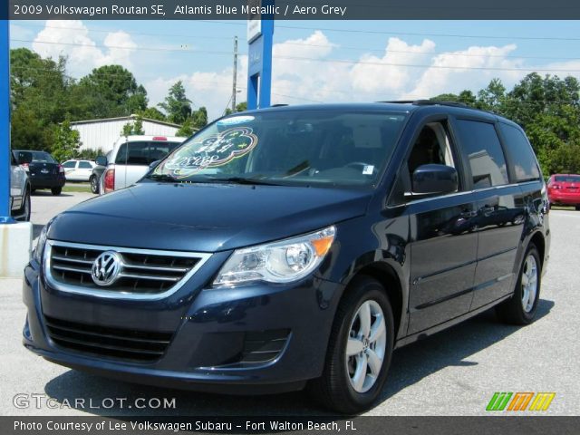 2009 Volkswagen Routan SE in Atlantis Blue Metallic