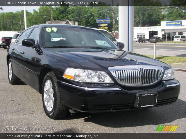 2009 Lincoln Town Car Signature Limited in Black