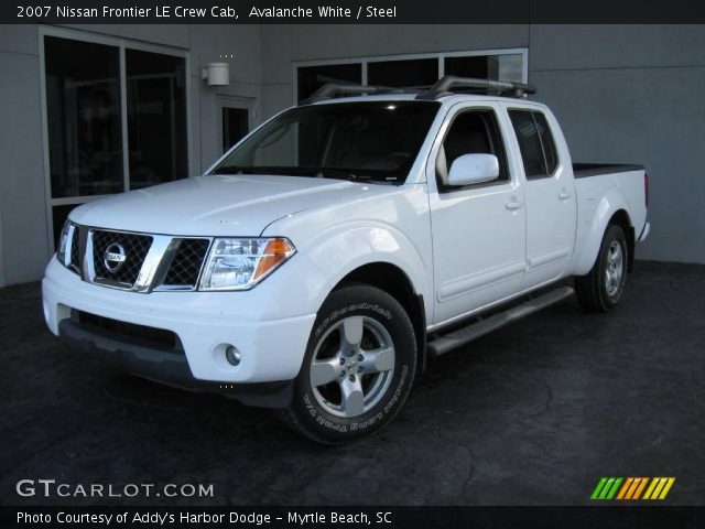 2007 Nissan Frontier LE Crew Cab in Avalanche White