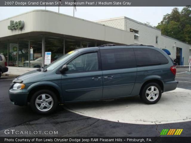 2007 Dodge Grand Caravan SXT in Magnesium Pearl
