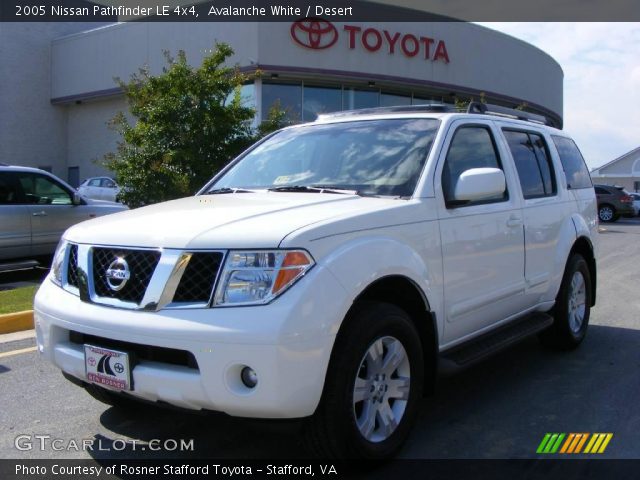 2005 Nissan Pathfinder LE 4x4 in Avalanche White