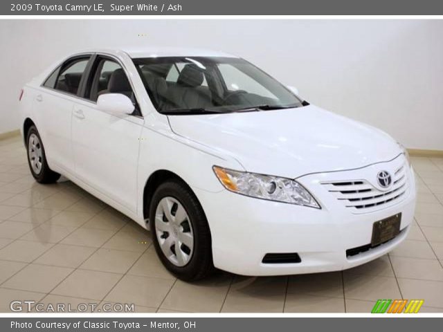 2009 Toyota Camry LE in Super White