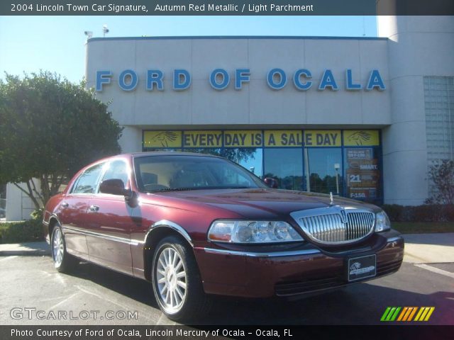2004 Lincoln Town Car Signature in Autumn Red Metallic