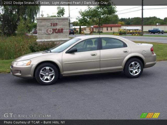 2002 Dodge Stratus SE Sedan in Light Almond Pearl