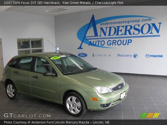 2007 Ford Focus ZX5 SES Hatchback in Kiwi Green Metallic