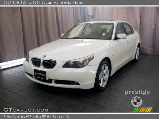 2007 BMW 5 Series 525xi Sedan in Alpine White