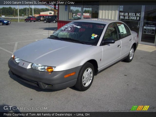 2000 Saturn S Series SL Sedan in Light Silver
