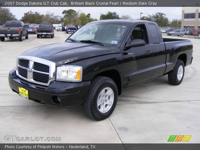 2007 Dodge Dakota SLT Club Cab in Brilliant Black Crystal Pearl