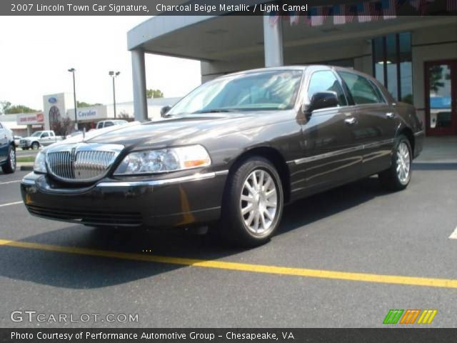 2007 Lincoln Town Car Signature in Charcoal Beige Metallic