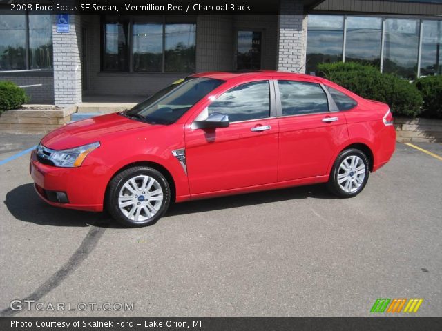 2008 Ford Focus SE Sedan in Vermillion Red