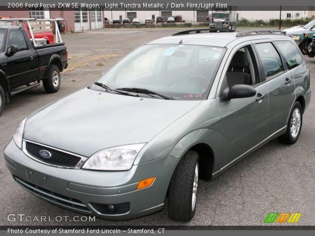 2006 Ford Focus ZXW SE Wagon in Light Tundra Metallic
