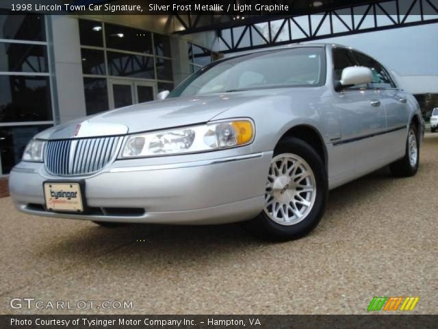 1998 Lincoln Town Car Signature in Silver Frost Metallic