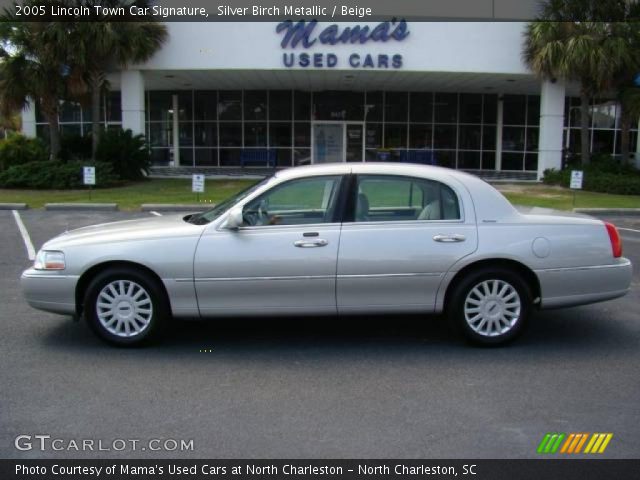 2005 Lincoln Town Car Signature in Silver Birch Metallic