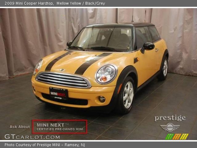 2009 Mini Cooper Hardtop in Mellow Yellow