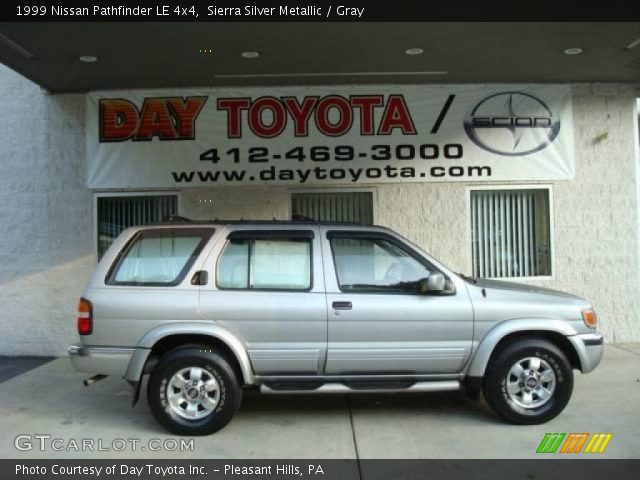 1999 Nissan Pathfinder LE 4x4 in Sierra Silver Metallic