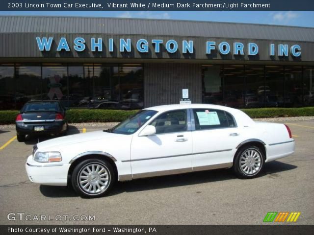 2003 Lincoln Town Car Executive in Vibrant White