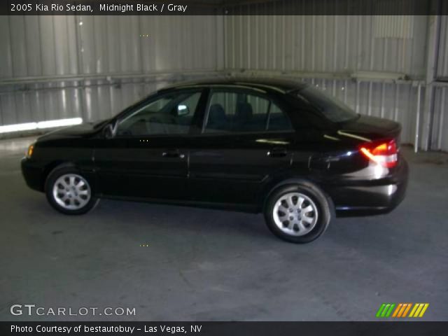 2005 Kia Rio Sedan in Midnight Black