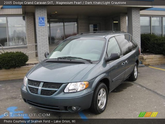 2005 Dodge Grand Caravan SXT in Magnesium Pearl